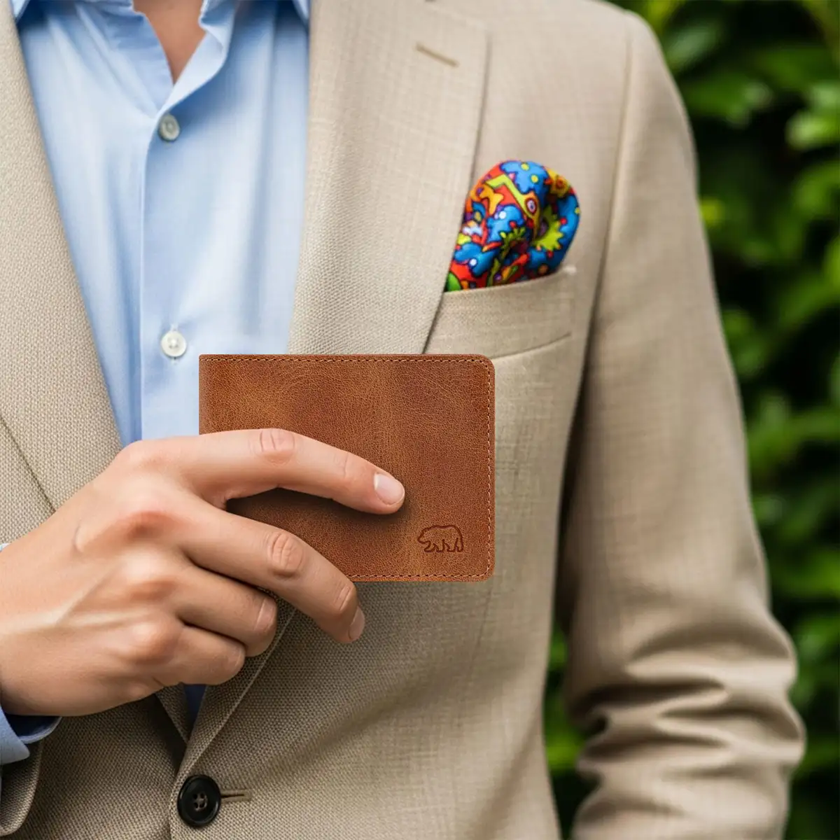 Brown Bear 8061 Slim Wallet Braun-Cognac in Nutzungsansicht